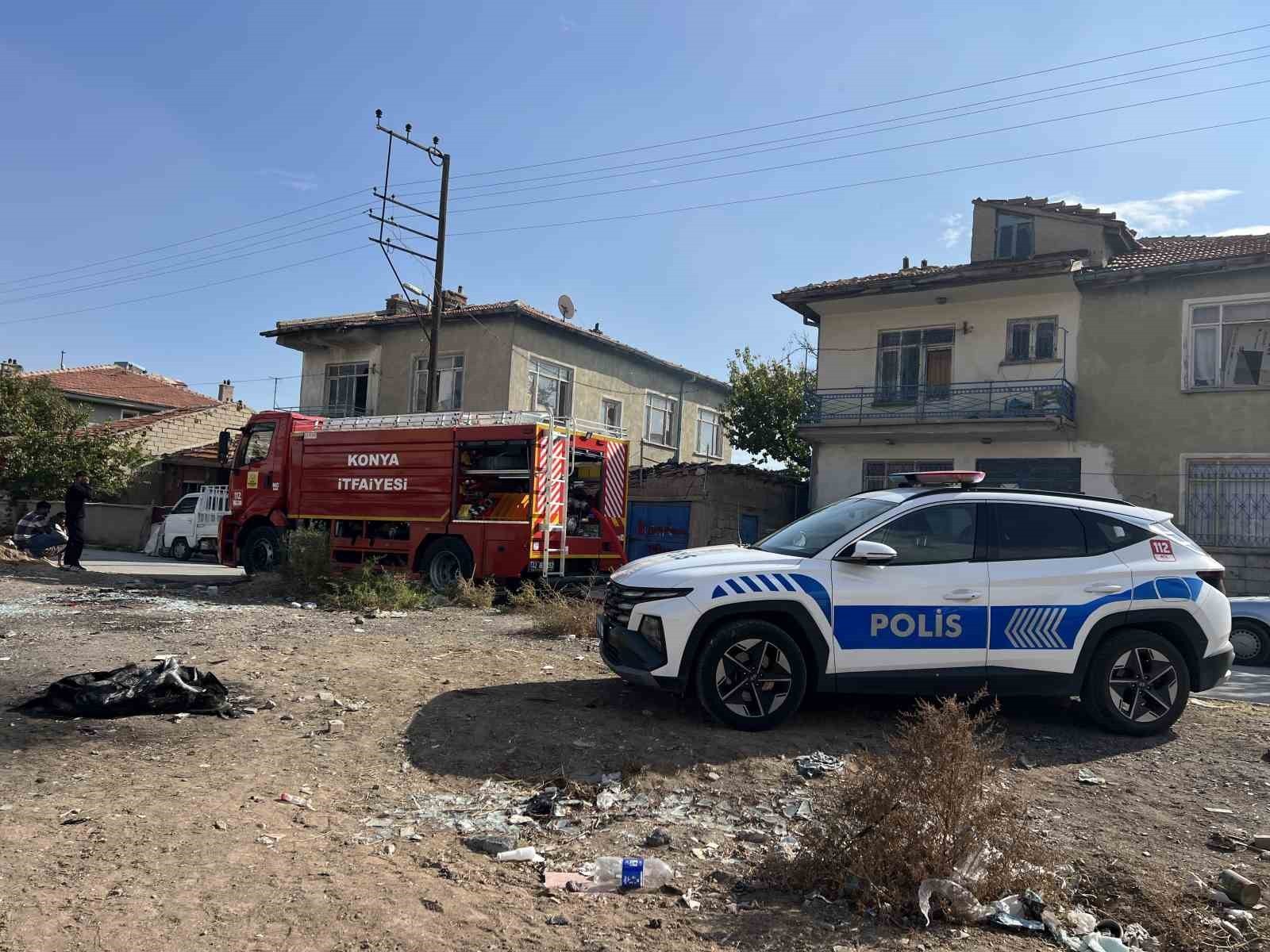 KONYA’DA KULLANILMAYAN BİR EVDE HENÜZ BELİRLENEMEYEN NEDENLE ÇIKAN YANGIN, YANINDAKİ BULUNAN...