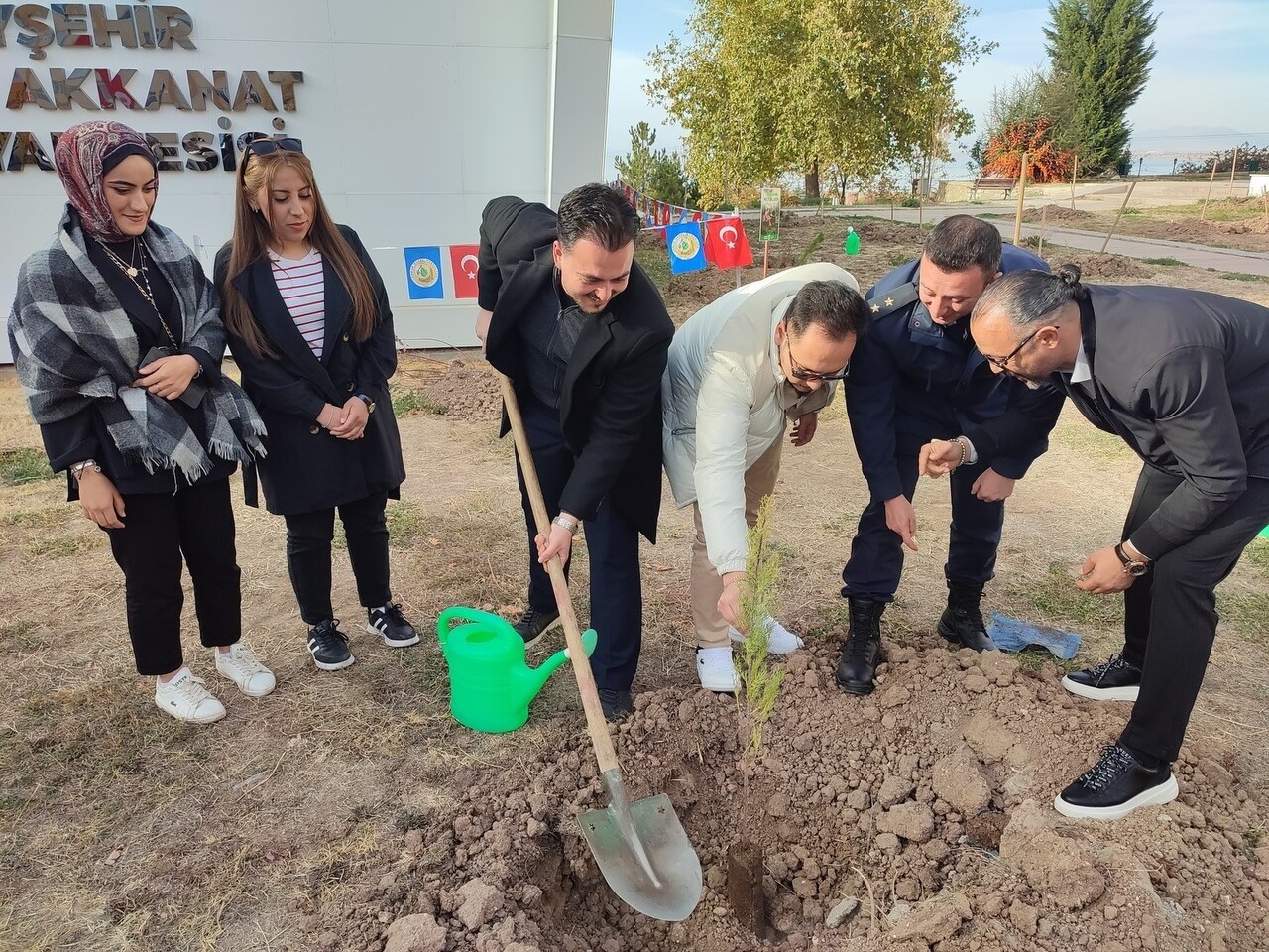 KONYA’NIN BEYŞEHİR İLÇESİNDE FİDANLAR TOPRAKLA BULUŞTURULDU.