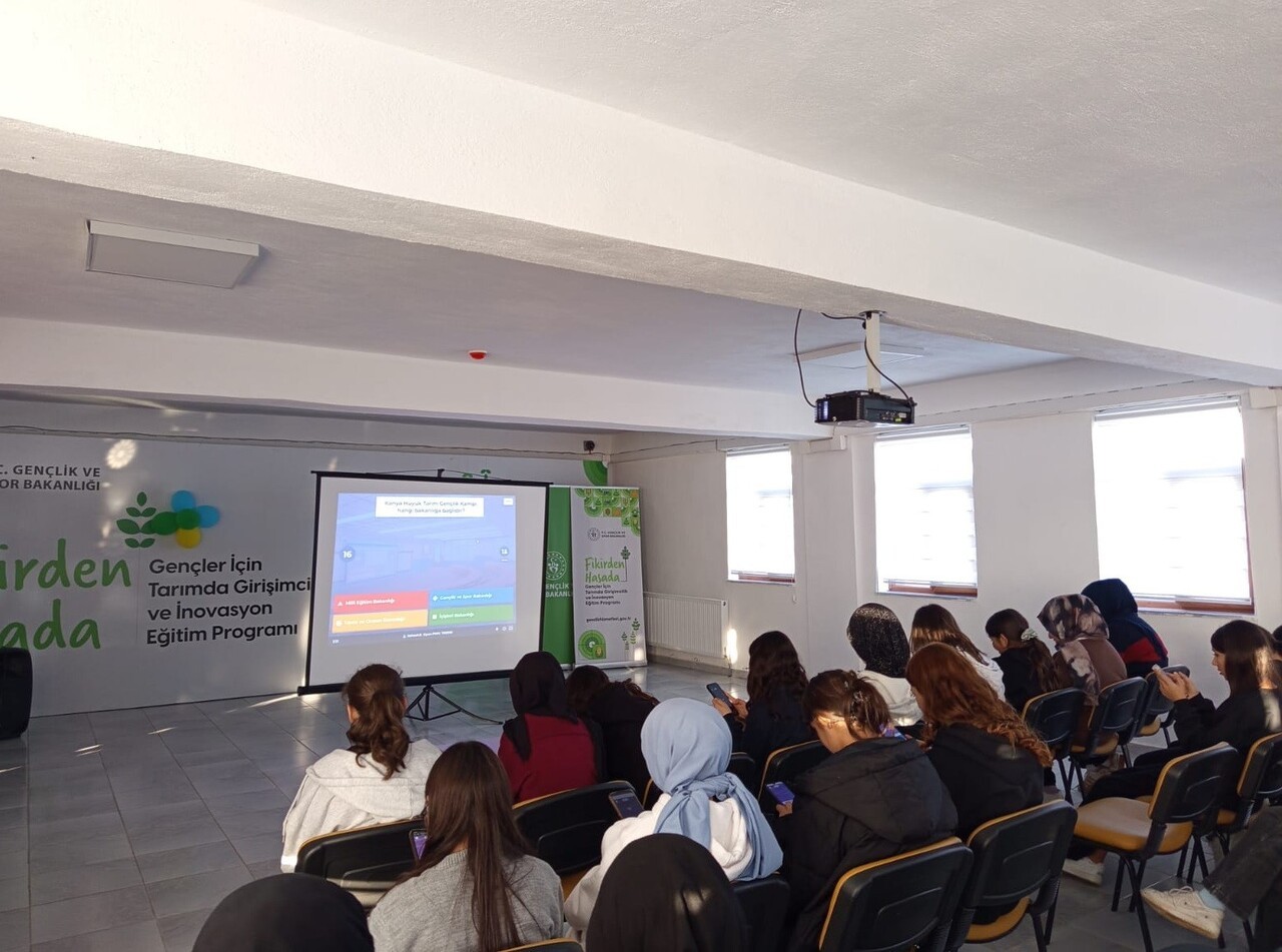 KONYA’NIN KARAPINAR İLÇESİNDEKİ GENÇLER, HÜYÜK İLÇESİNDE BULUNAN GENÇLİK VE SPOR BAKANLIĞINA BAĞLI...