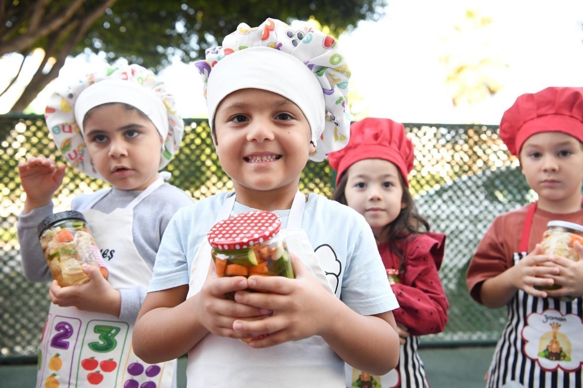 KONYAALTI BELEDİYESİ KREŞ VE GÜNDÜZ BAKIMEVLERİNDE TURŞU KURMA ETKİNLİĞİ GERÇEKLEŞTİRİLDİ....