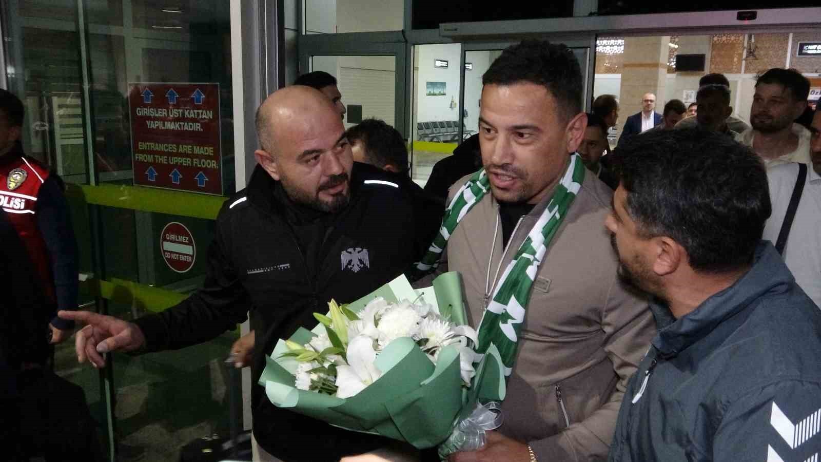 KONYASPOR’UN YENİ TEKNİK DİREKTÖRÜ ÇAĞDAŞ ATAN, KONYA'YA GELDİ.