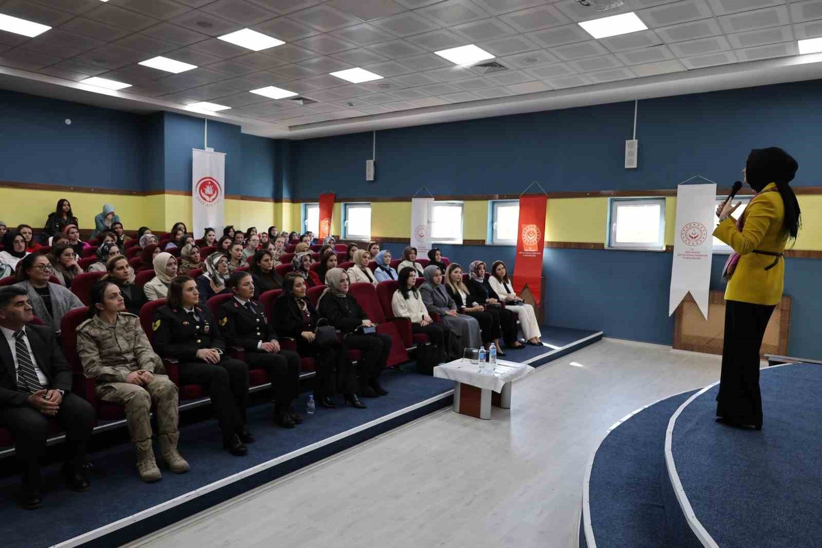 KORUYUCU AİLELİK BİLİNCİ AĞRI’DA GÜÇLENİYOR