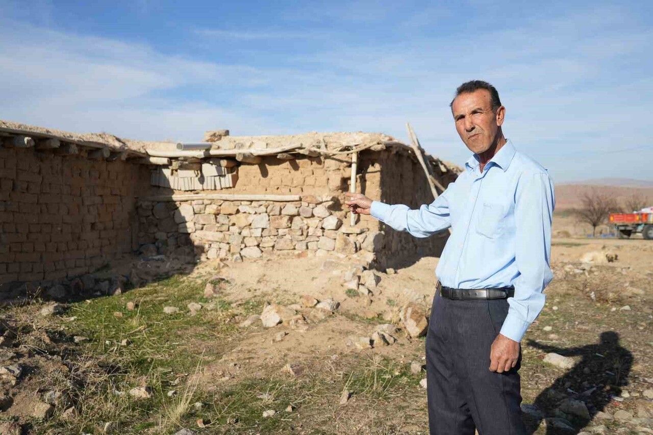 KÖY MUHTARI ÖMER KARATAŞ