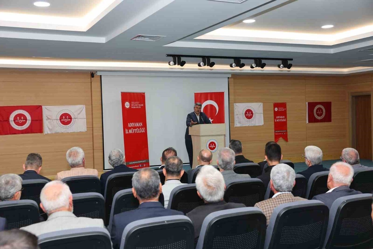 KÜLLİYEDE SAHABE KONULU KONFERANS DÜZENLENDİ