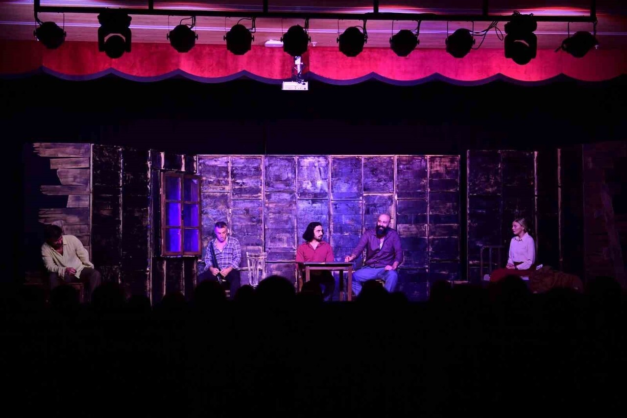 KÜLTÜREL YAŞAMI GÜÇLENDİREN ÇALIŞMALARINI SÜRDÜREN OSMANGAZİ BELEDİYESİ, TURGUT ÖZAKMAN’IN...