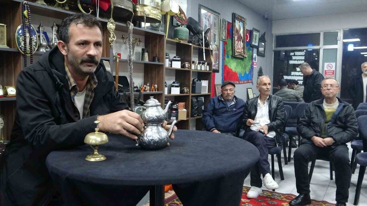 KÜTAHYA'DA DÜZENLENEN ANTİKA MEZATI İLGİ GÖRÜYOR.