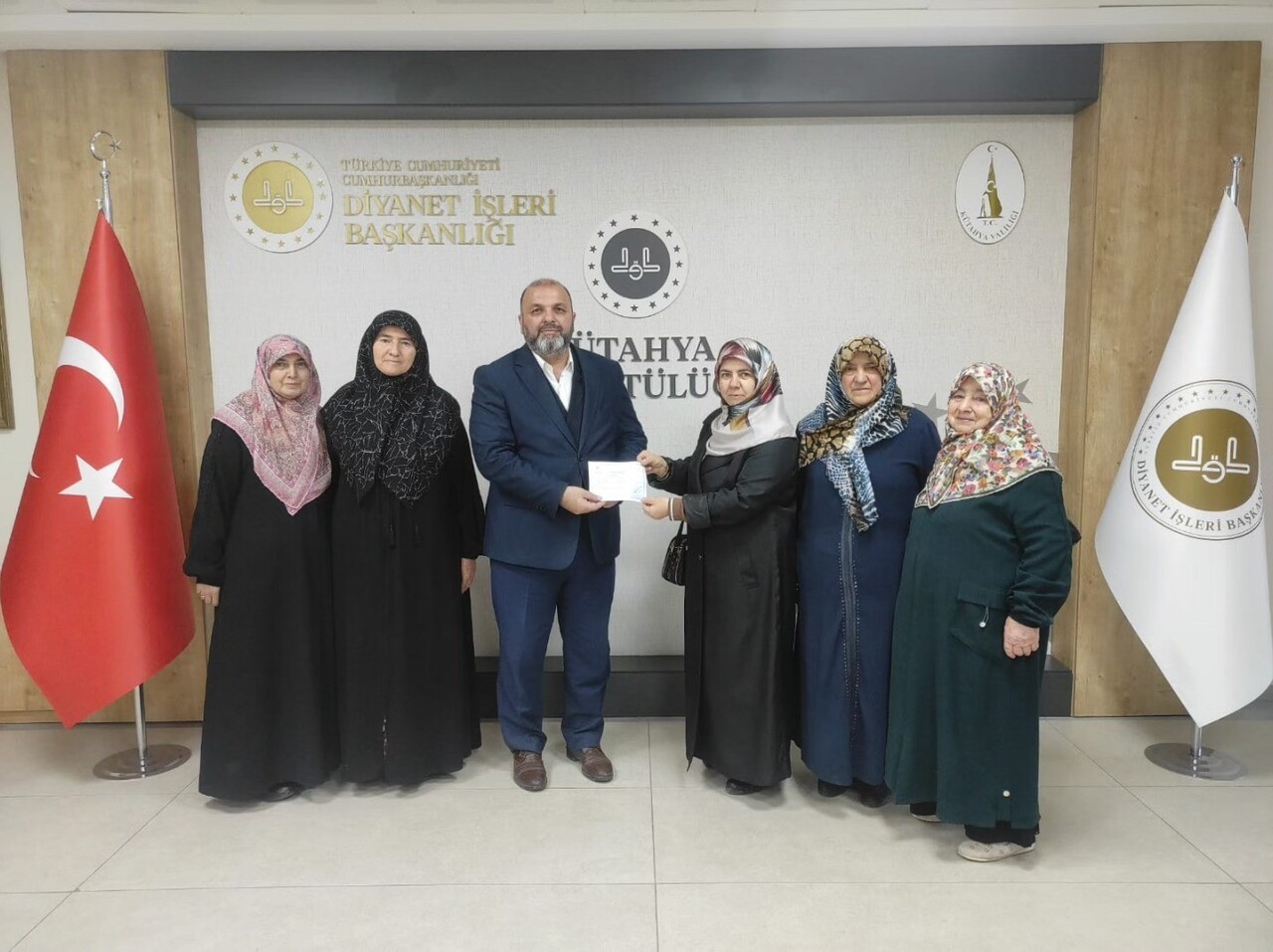 KÜTAHYA’DA KUR'AN KURSU ÖĞRENCİLERİNDEN, "HEDİYEM KUR'AN OLSUN" KAMPANYASINA DESTEK