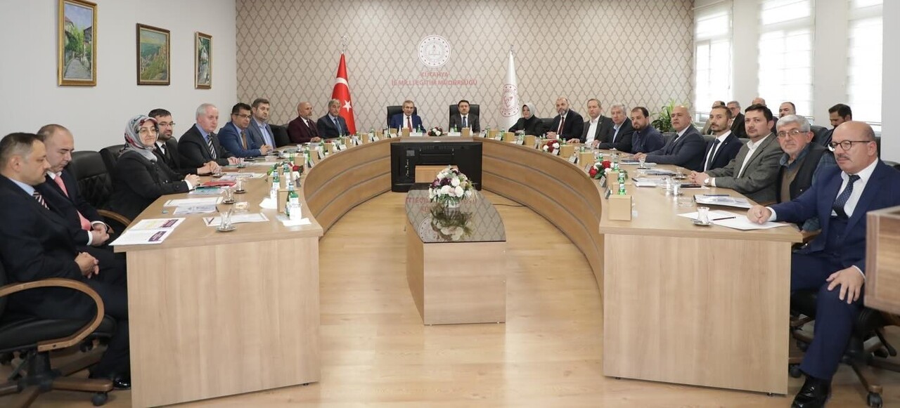 KÜTAHYA’NIN EĞİTİM VİZYONUNA YÖNELİK YÜRÜTÜLEN PROJELER MASAYA YATIRILDI