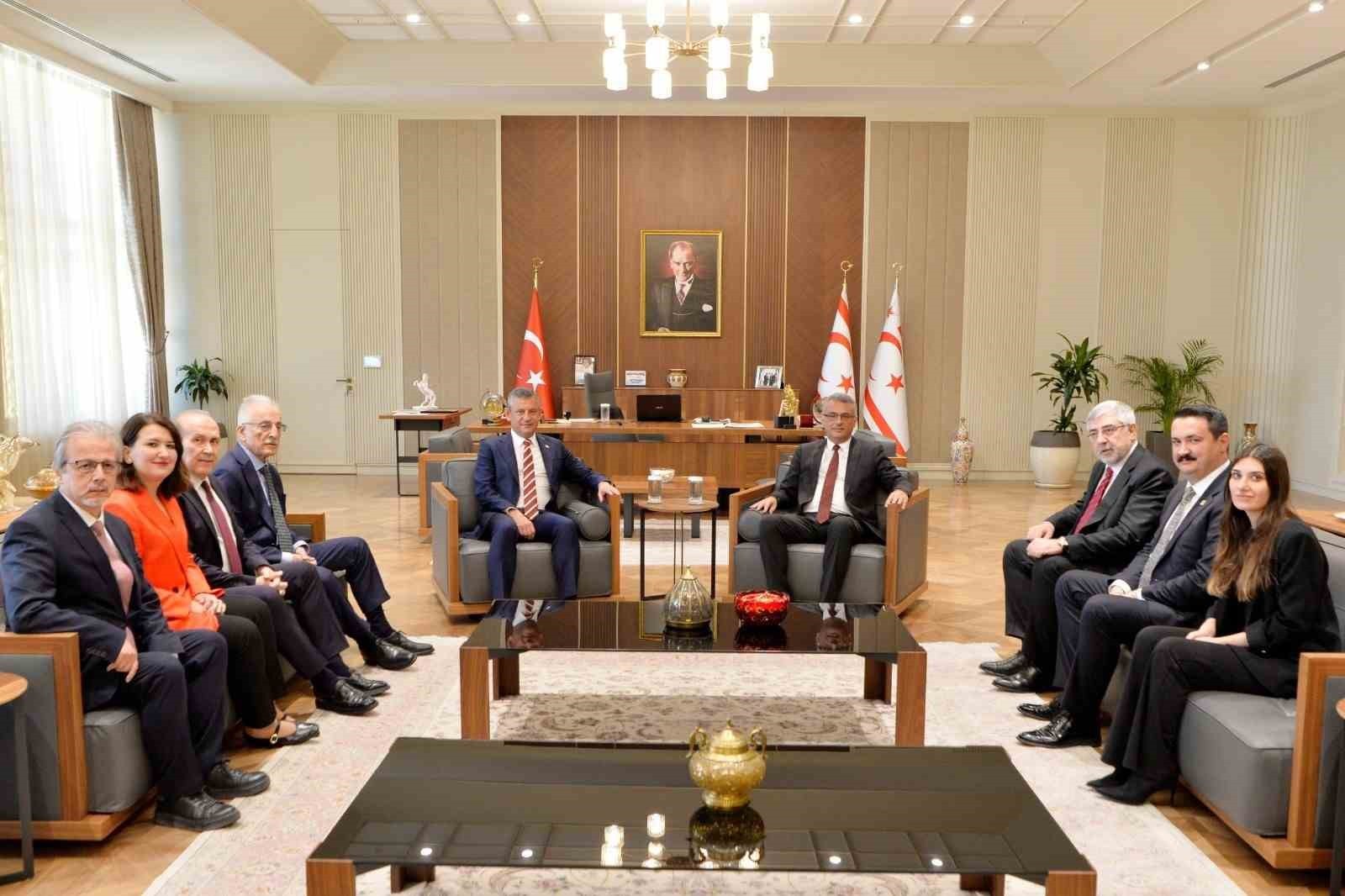 LEFKOŞA (İHA) - CUMHURİYET HALK PARTİSİ (CHP) GENEL BAŞKANI ÖZGÜR ÖZEL, KUZEY KIBRIS TÜRK...