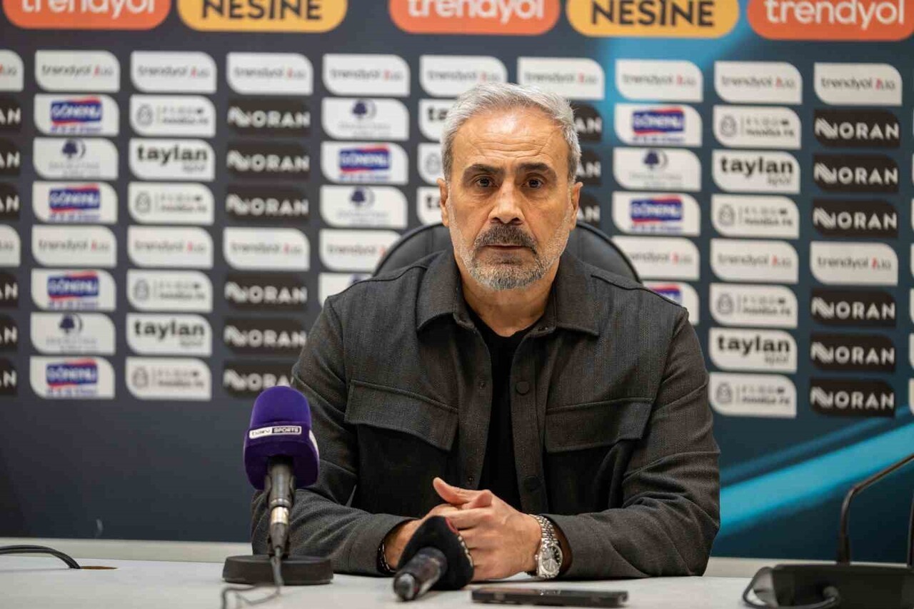 MAÇIN ARDINDAN DÜZENLENEN BASIN TOPLANTISINDA KONUŞAN İKİ TAKIMIN TEKNİK DİREKTÖRLERİ...