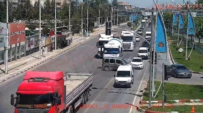 MALATYA'DA SÜRÜCÜ HATALARI VE AŞIRI HIZ NEDENİYLE KENT GENELİNDE FARKLI NOKTALARDA TRAFİK KAZALARI...