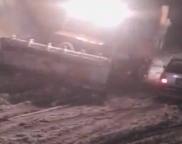 MALATYA'DA YOĞUN KAR YAĞIŞI ETKİLİ OLDU, ÇOK SAYIDA ARAÇ YOLDA KALDI