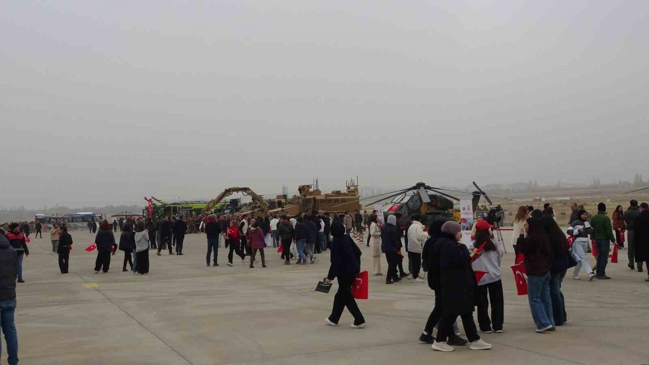 MALATYA’DA AÇILAN "YERLİ VE MİLLİ SİSTEMLERLE BULUŞUYOR" SERGİSİNDE TÜRK MÜHENDİSLERİNCE...