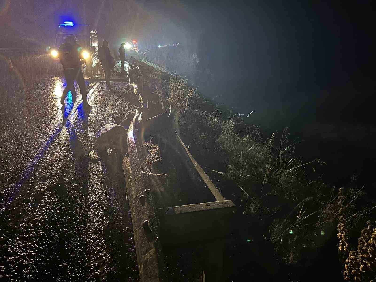MALATYA’DA ŞARAMPOLE DEVRİLEN ÇEKİCİNİN SÜRÜCÜSÜ HAYATINI KAYBETTİ