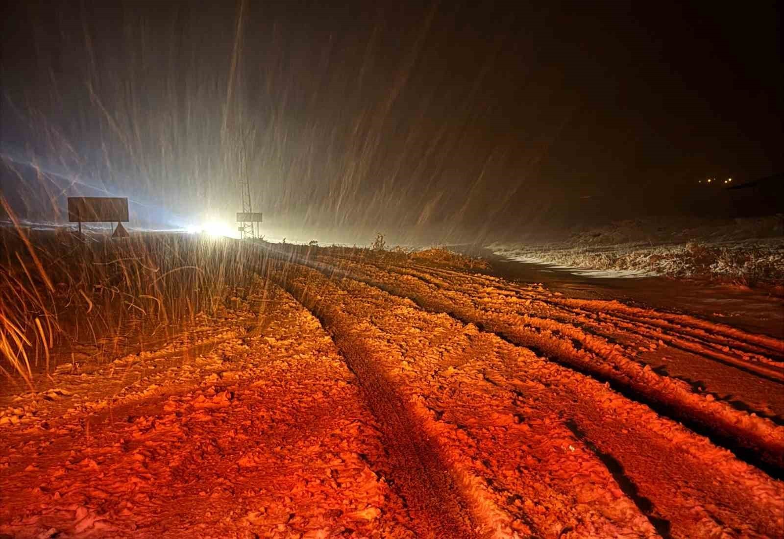 MALATYA KIRSALINDA KAR YAĞIŞI ETKİLİ OLUYOR