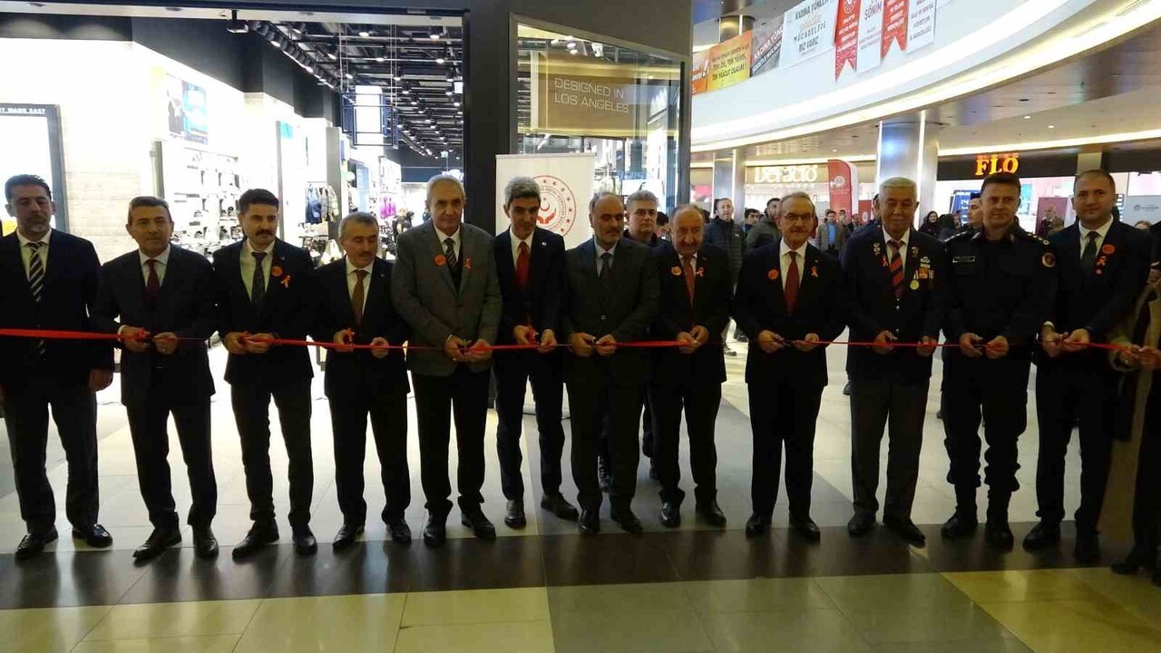 MALATYA PARK AVM’DE KADINA YÖNELİK ŞİDDETLE MÜCADELE GÜNÜ ETKİNLİĞİ