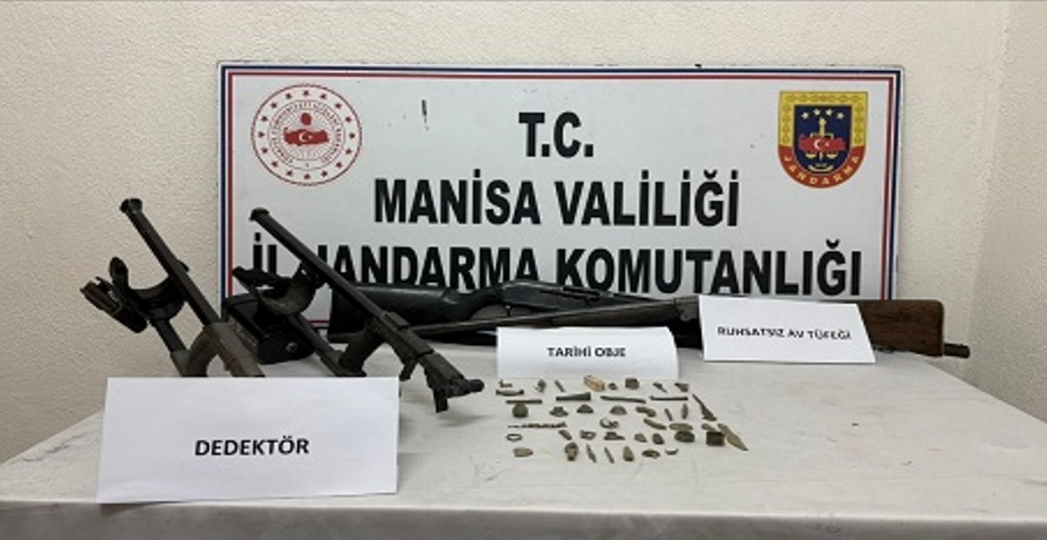 MANİSA'DA AKHİSAR İLÇE JANDARMA KOMUTANLIĞI VE JASAT EKİPLERİ TARAFINDAN İZİNSİZ KAZI YAPAN...