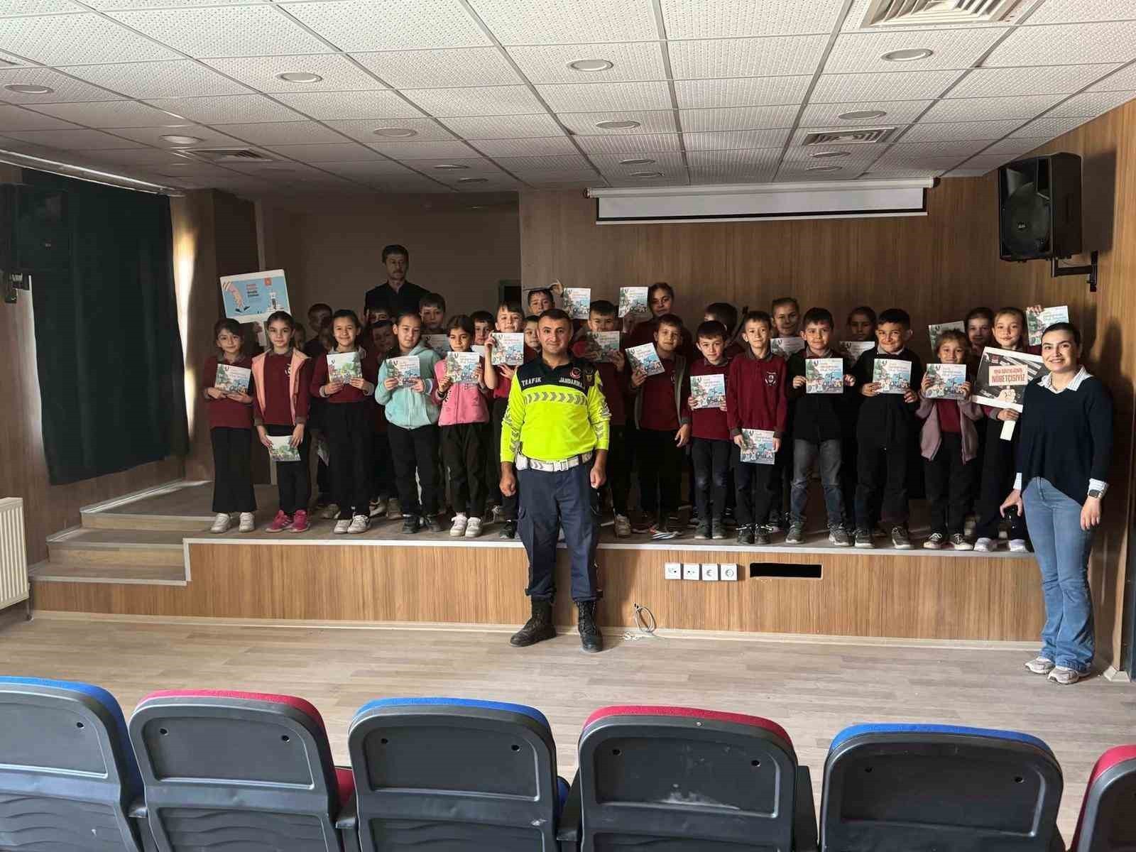 MANİSA'NIN SARIGÖL İLÇESİNE BAĞLI KARACAALİ MAHALLESİ’NDE JANDARMA EKİPLERİ TARAFINDAN 35...