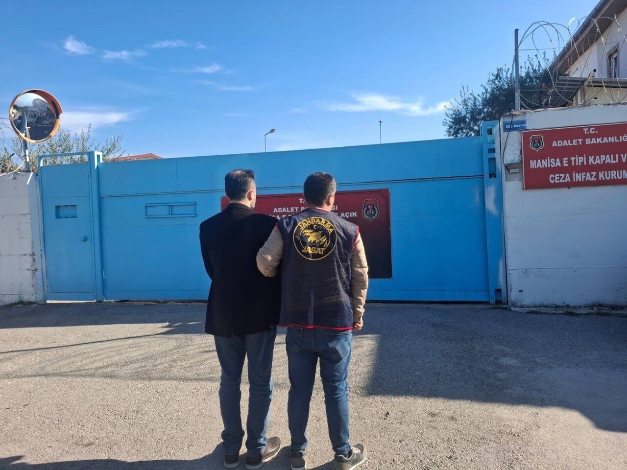 MANİSA İL JANDARMA KOMUTANLIĞI EKİPLERİ, TURGUTLU’DA GERÇEKLEŞTİRDİĞİ SERİ OPERASYONLARDA...