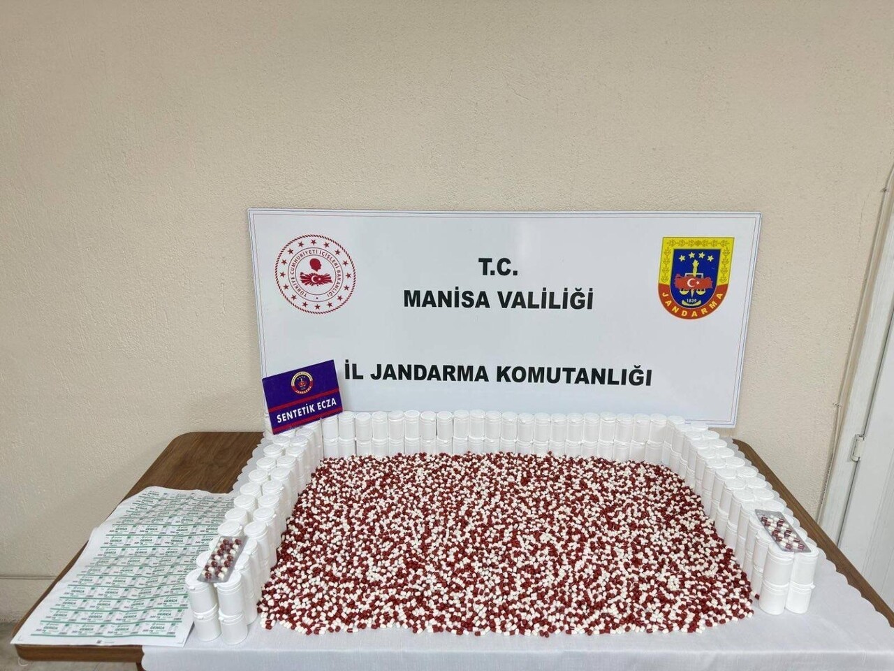 MANİSA’NIN ALAŞEHİR İLÇESİNDE JANDARMA EKİPLERİNCE DÜZENLENEN UYUŞTURUCU OPERASYONUNDA 1 KİŞİ...