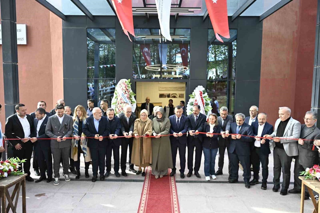 MANİSA’NIN DEMİRCİ İLÇESİNDE MERHUM HAYIRSEVER İŞ İNSANI ÖZGEN İZMİROĞLU TARAFINDAN KENDİ İSMİNİ...