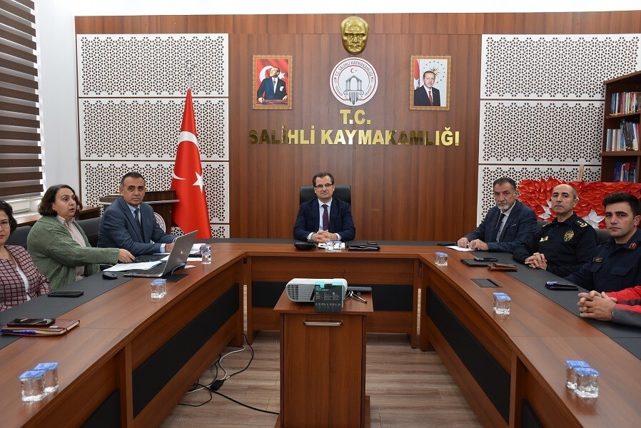 MANİSA’NIN SALİHLİ İLÇESİNDE YAKLAŞAN KIŞ MEVSİMİ ÖNCESİ ALINACAK TEDBİRLER, KAYMAKAM ALİ GÜLDOĞAN...