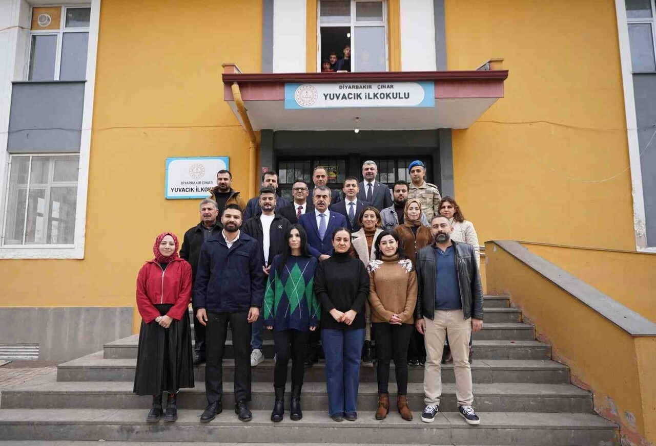 MARDİN'DE BİR DİZİ PROGRAMA KATILACAK OLAN MİLLİ EĞİTİM BAKANI YUSUF TEKİN, YOL GÜZERGAHINDA...