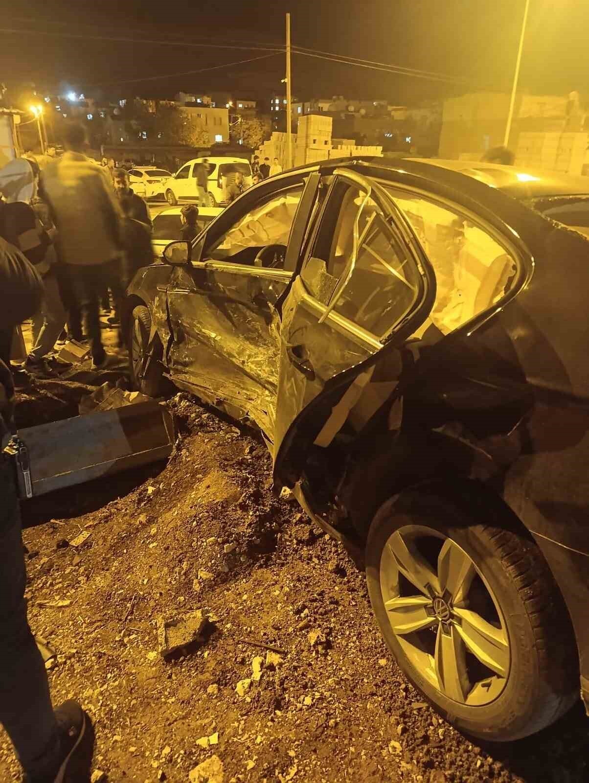 MARDİN'İN MAZIDAĞI İLÇESİNDE İKİ OTOMOBİLİN ÇARPIŞTIĞI TRAFİK KAZASINDA 3 KİŞİ...