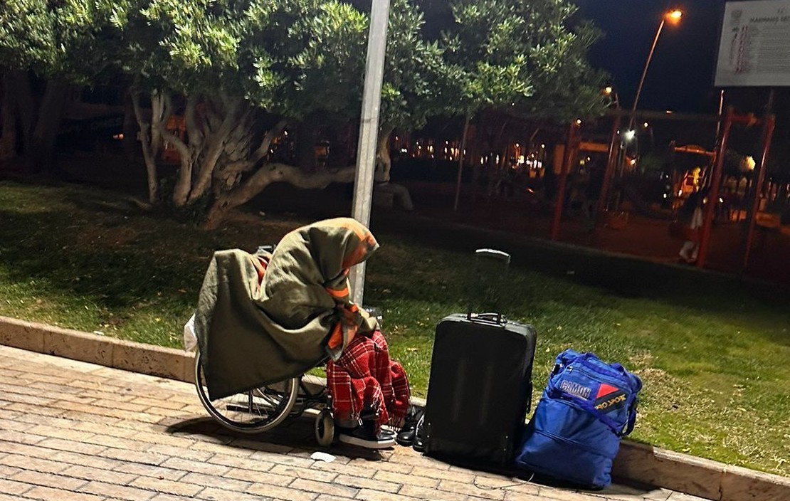 MARMARİS’TE 70 YAŞINDAKİ KIBRIS GAZİSİ SAATLER SÜREN İKNA ÇABALARININ ARDINDAN SOKAKTAN APARTA...