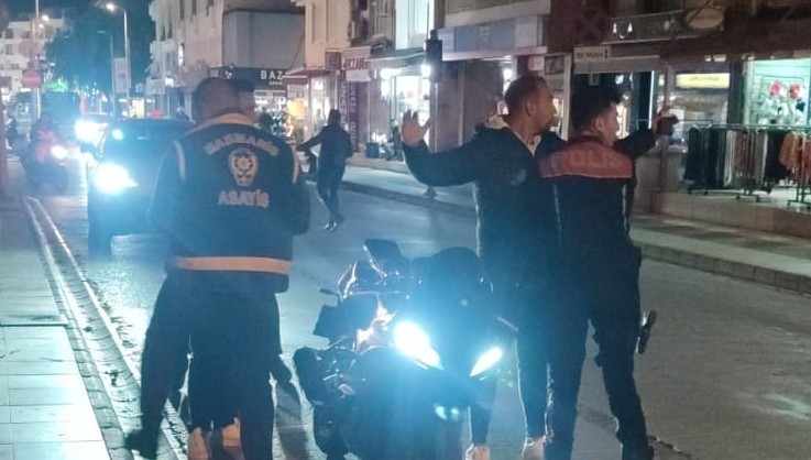 MARMARİS’TE GENİŞ ÇAPLI ASAYİŞ UYGULAMASI SAHTE KİMLİKLİ ŞAHIS YAKALANDI