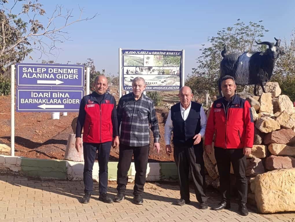 MEHMET KAMBUR (YELEKLİ)  KARDEŞİ ERDAL KAMBUR'UN (GÖMLEKLİ) EŞLİK ETTİĞİ EKİME ZİRAAT MÜHENDİSLERİ...