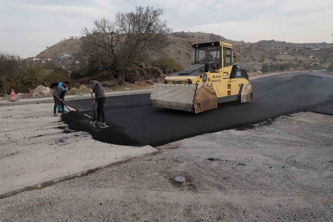 MELİKGAZİ BELEDİYESİ; İLÇEDEKİ ULAŞIM AĞINI GÜÇLENDİRMEK VE TRAFİK AKIŞINI RAHATLATMAK AMACIYLA...