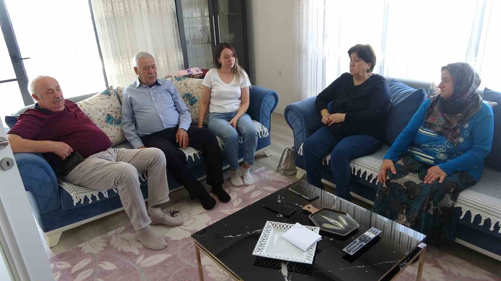 MERSİN'İN ERDEMİ İLÇESİNDE MUADİL İLAÇ VERDİĞİ İÇİN ECZACI KALFASININ KAFASINA SOPAYLA VURAN...