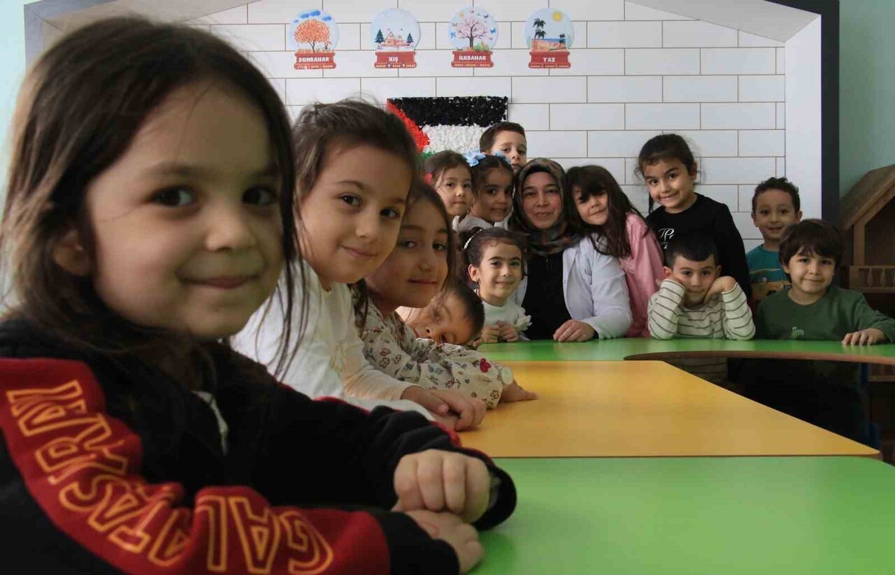 MERSİN'İN ERDEMLİ İLÇESİNDE 3 ÇOCUK ANNESİ 45 YAŞINDAKİ HABİBE TEKELİ, EŞİYLE HAYVANCILIKLA...