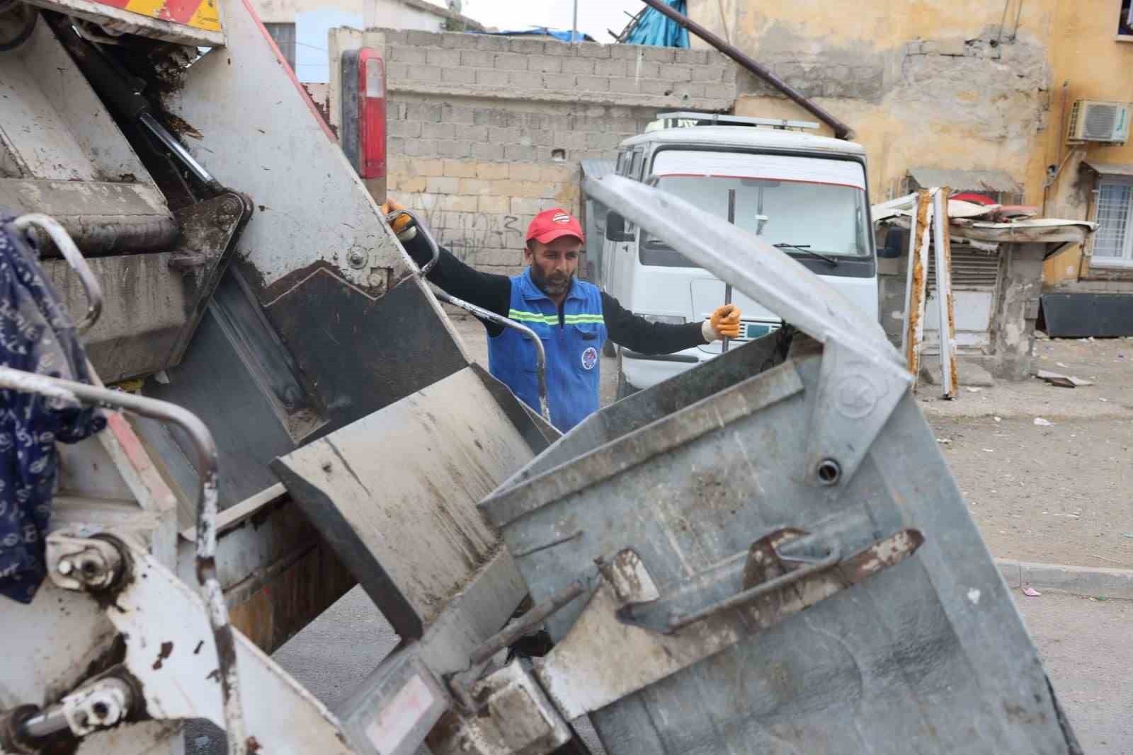 MERSİN'İN MERKEZ İLÇE AKDENİZ BELEDİYESİ ÇEVRE KORUMA VE KONTROL MÜDÜRLÜĞÜ EKİPLERİ, İLÇE...