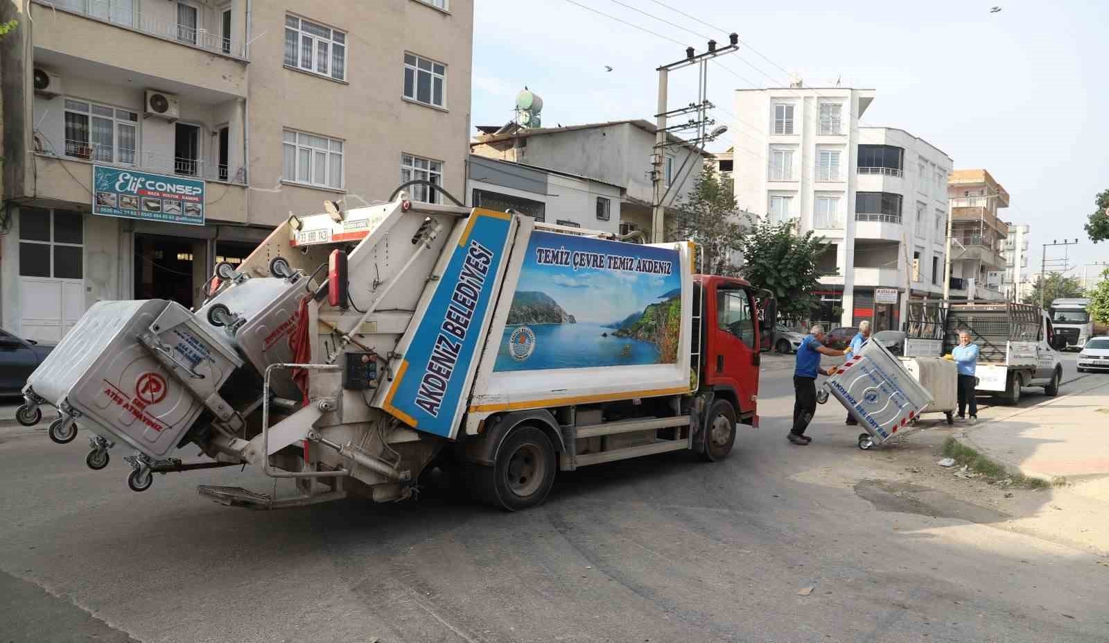 MERSİN'İN MERKEZ İLÇE AKDENİZ BELEDİYESİ, İLÇE GENELİNDE TEMİZLİK HİZMETLERİNİ GÜÇLENDİRMEK...