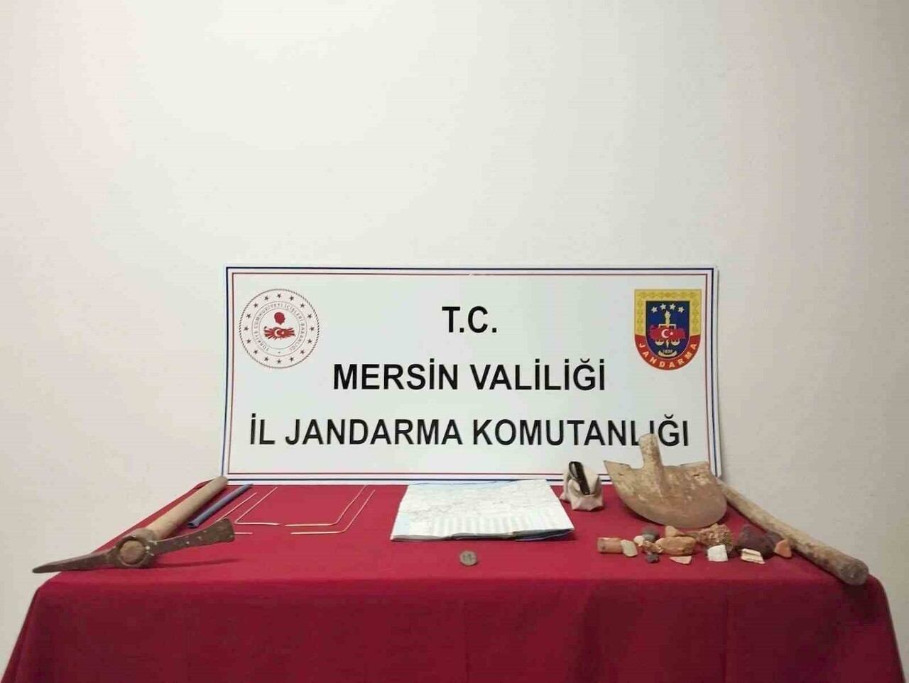 MERSİN İL JANDARMA KOMUTANLIĞI EKİPLERİ, ÇAMLIYAYLA İLÇESİNDE KAÇAK KAZI YAPTIĞI TESPİT EDİLEN 4...