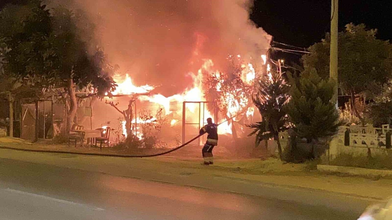 MERSİN’İN ERDEMLİ İLÇESİNDE PETROL İSTASYONUNA YAKIN BİR NOKTADA, İÇİNDE MUTFAK TÜPLERİ DE BULUNAN...