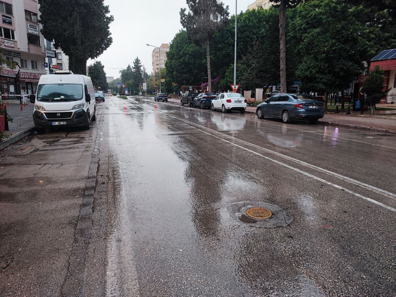 METEOROLOJİ GENEL MÜDÜRLÜĞÜNÜN KUVVETLİ YAĞIŞ UYARISI YAPTIĞI ADANA’DA GECEDEN İTİBAREN YAĞMUR...