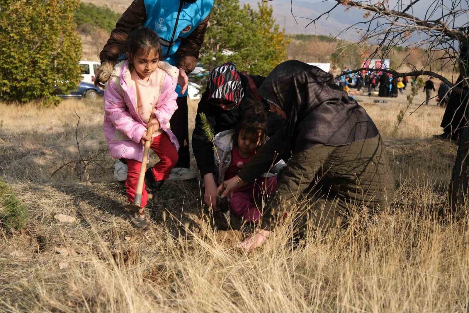 MİLLİ AĞAÇLANDIRMA GÜNÜ DOLAYISIYLA ERZİNCAN’IN ESENTEPE MEVKİİNDE FİDAN DİKİM PROGRAMI...
