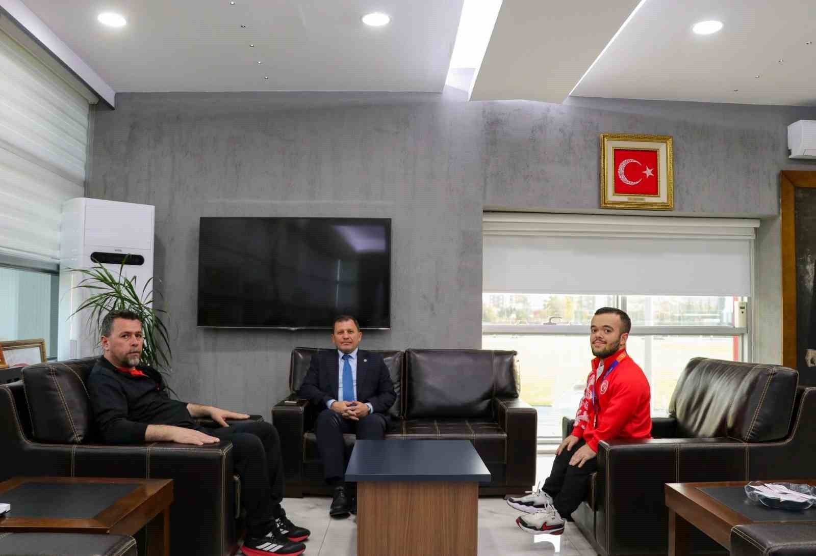 MISIR’DA DÜZENLENEN DÜNYA BEDENSEL ENGELLİLER ŞAMPİYONASI’NDAN ÖNEMLİ BİR DERECEYLE DÖNEN ÇAĞDAŞ...