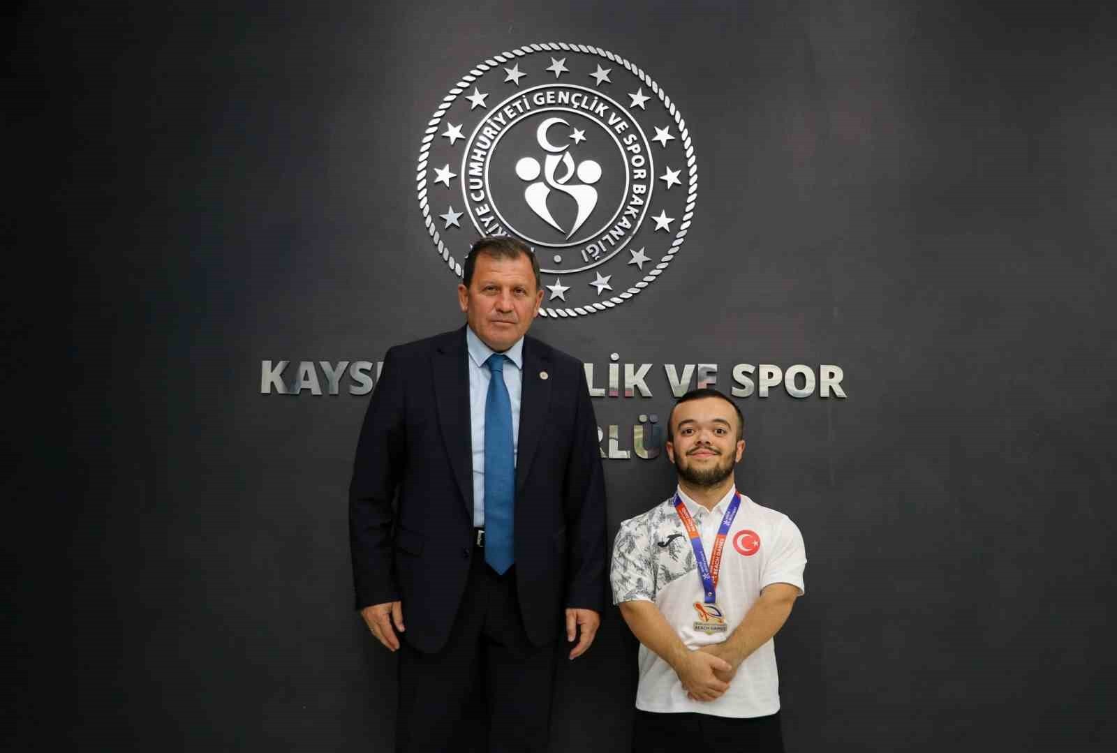 MISIR’DA DÜZENLENEN DÜNYA BEDENSEL ENGELLİLER ŞAMPİYONASI’NDAN ÖNEMLİ BİR DERECEYLE DÖNEN ÇAĞDAŞ...