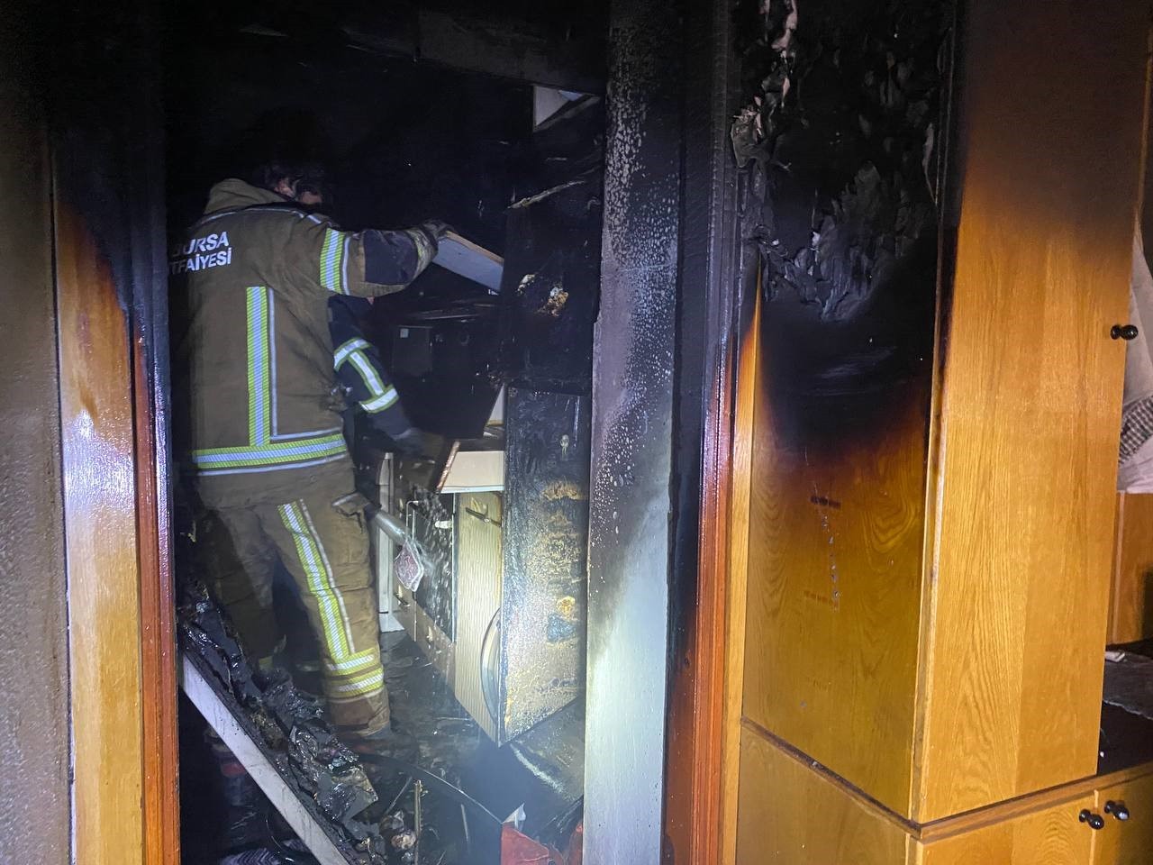 MUDANYA’NIN GÜZELYALI MAHALLESİ 51. SOKAK’TA BULUNAN FEYİZOĞLU APARTMANI, BİR KEZ DAHA YANGIN...