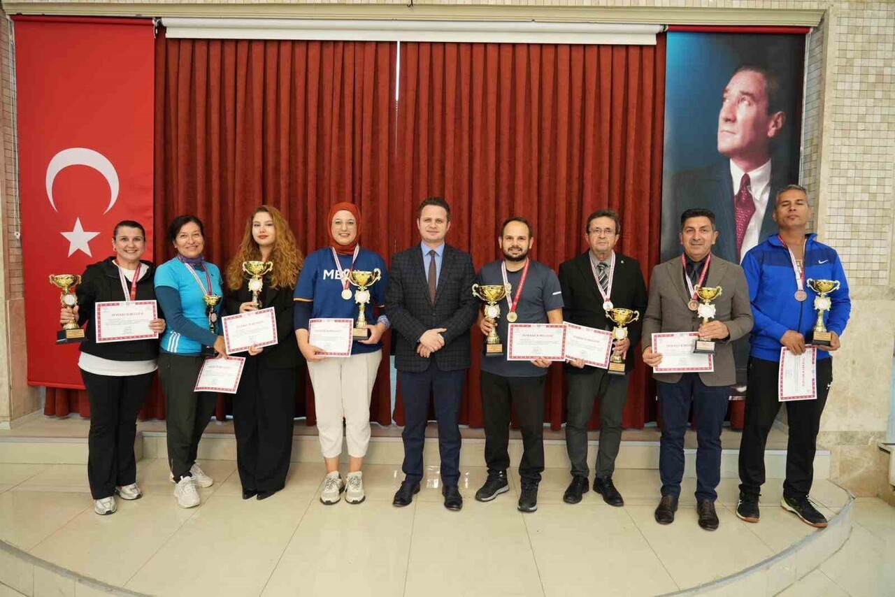 MUĞLA'DA ÖĞRETMENLER ARASI SPOR TURNUVALARININ ÖDÜL TÖRENİ COŞKUYLA GERÇEKLEŞTİ