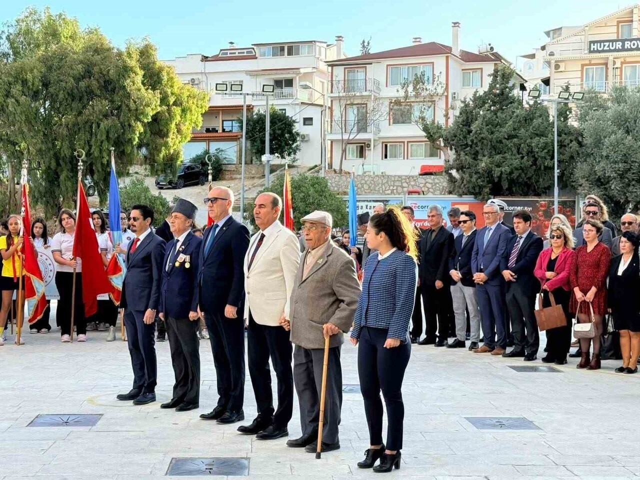 MUĞLA'NIN DATÇA İLÇESİNDE 24 KASIM ÖĞRETMENLER GÜNÜ’NDE HEM COŞKUYA HEM DE DUYGU YÜKLÜ ANLARA...