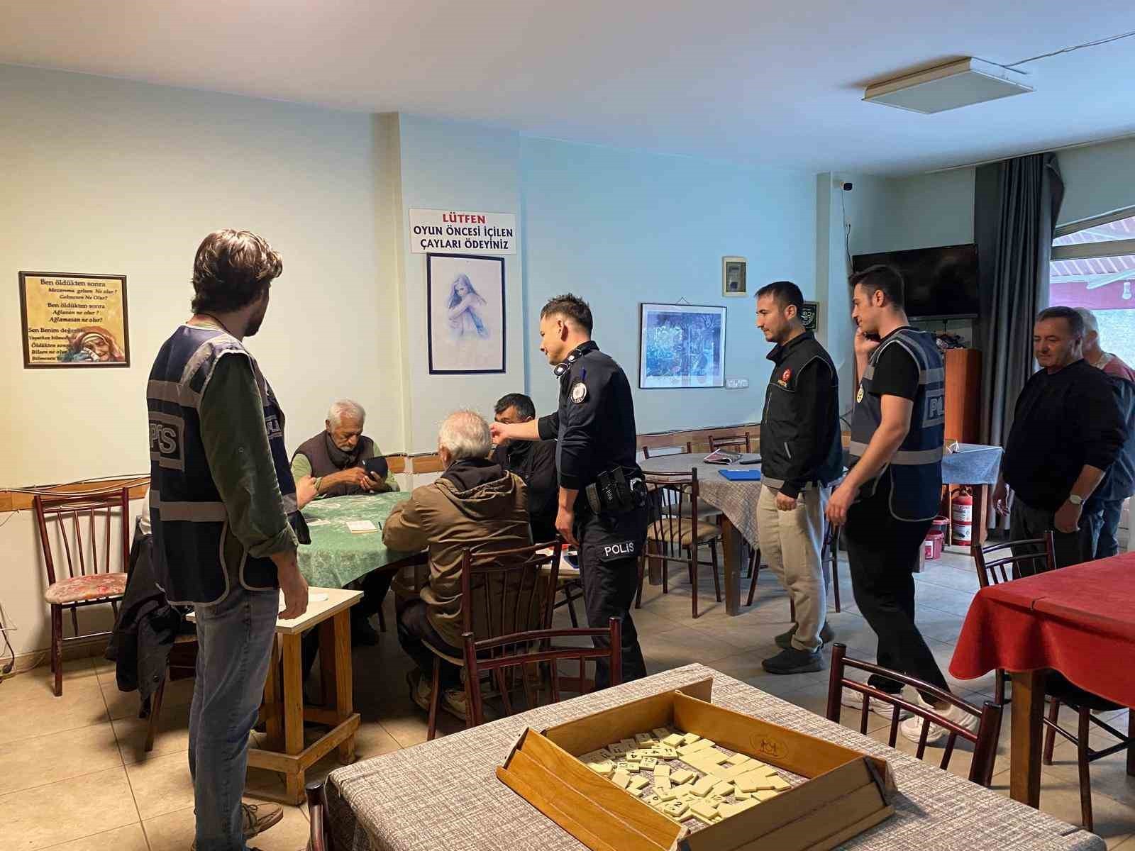 MUĞLA'NIN DATÇA İLÇESİNDE YAPILAN UYGULAMALARDA BİRÇOK ALAN DENETLENİRKEN, 288 ŞAHIS VE 48 ARACIN...