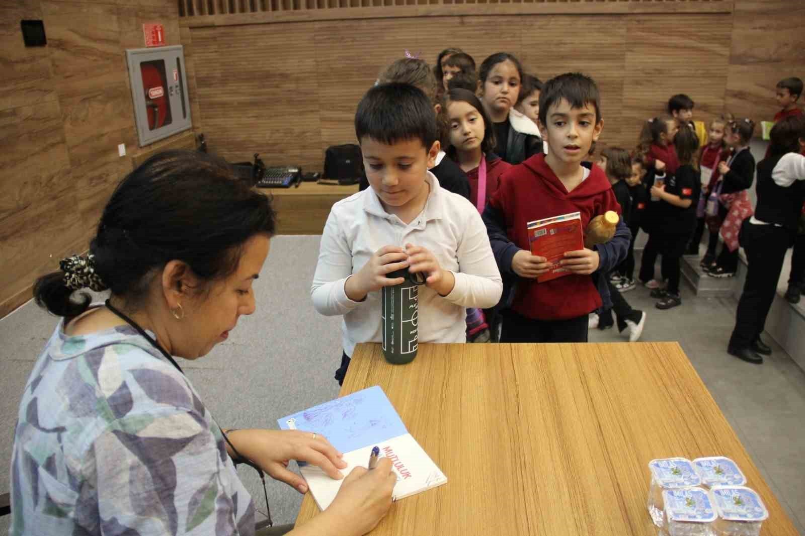 MUĞLA BÜYÜKŞEHİR BELEDİYESİ PELİN GÜNEŞ’İ MİNİK OKURLARLA BULUŞTURDU