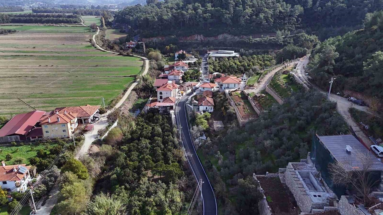 MUĞLA BÜYÜKŞEHİR, ŞİRİNKÖY-AKÇAPINAR YOLUNU YENİLEDİ