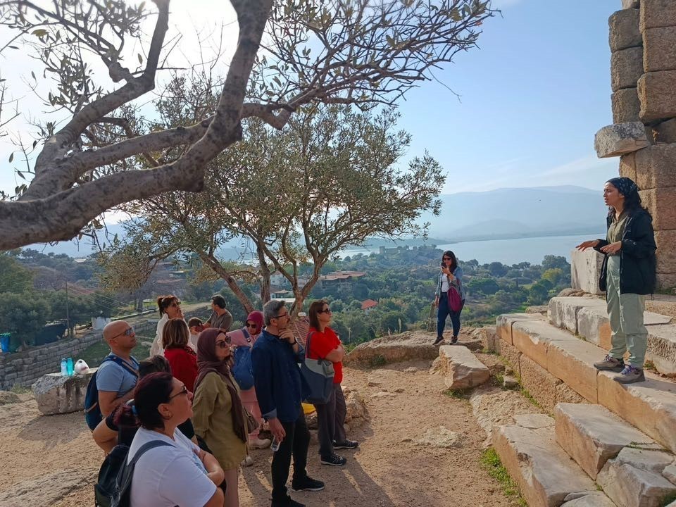 MUĞLA ÖĞRETMENLERİ, ŞEHİR VE KÜLTÜR AKADEMİLERİ İLE KEŞİF DOLU BİR YOLCULUĞA ÇIKTI