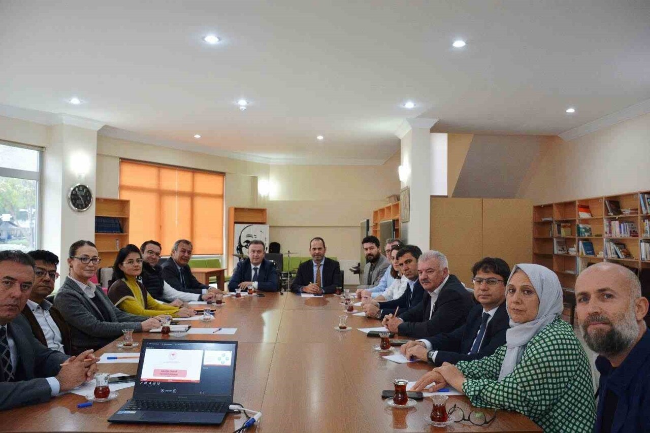 MUĞLA SITKI KOÇMAN ÜNİVERSİTESİ MİLAS VETERİNER FAKÜLTESİ, BİRİM DANIŞMA KURULU ÜYELERİ İLE BİR...